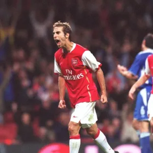 Flamini's Thrilling Goal: Arsenal Takes 2-1 Lead Over Dinamo Zagreb in Champions League