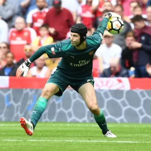 Focused Cech: Arsenal's Goalkeeper in FA Community Shield Showdown Against Chelsea (2017-18) Focused Cech: Arsenal's Goalkeeper in FA Community Shield Showdown Against Chelsea (2017-18)