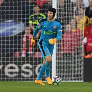 Focused Cech: Arsenal's Wall in Southampton's Premier League Battle (2016-17)