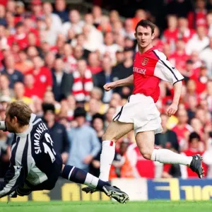 Francis Jeffers (Arsenal) has his shot saved by Everton goalkeeper Steve Simonsen