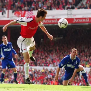 Francis Jeffers heads past Everton goalkeeper Steve Simonsen to score the 4th Arsenal goal