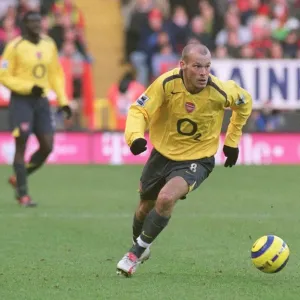 Freddie Ljungberg (Arsenal). Charlton Athletic 0: 1 Arsenal. FA Premiership Freddie Ljungberg (Arsenal). Charlton Athletic 0: 1 Arsenal. FA Premiership
