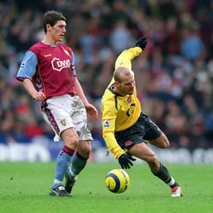 Freddie Ljungberg (Arsenal) Gareth Barry (Aston Villa). Aston Villa 0: 0 Arsenal Freddie Ljungberg (Arsenal) Gareth Barry (Aston Villa). Aston Villa 0: 0 Arsenal