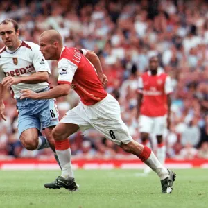 Freddie Ljungberg (Arsenal) Gavin McCann (Villa)