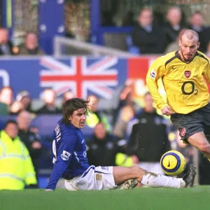 Freddie Ljungberg (Arsenal) Nuno Valenta (Everton)