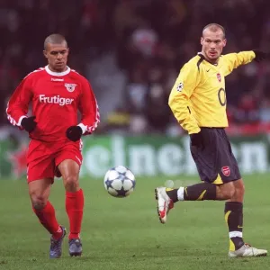 Freddie Ljungberg (Arsenal) Vieira Leandro (Thun). FC Thun 0: 1 Arsenal Freddie Ljungberg (Arsenal) Vieira Leandro (Thun). FC Thun 0: 1 Arsenal