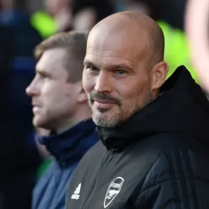 Freddie Ljungberg Leads Arsenal Against Everton in Premier League Clash