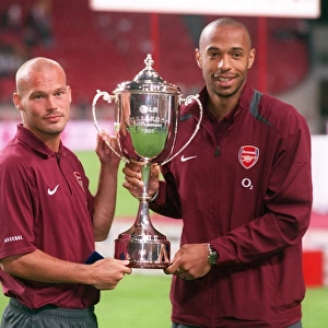 Freddie Ljungberg and Thierry Henry (Arsenal). Arsenal 2: 1 Porto