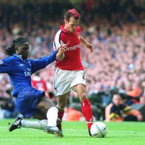 Fredrik Ljungberg (Arsenal) Mario Melchiot (Chelsea). Arsenal 2: 0 Chelsea