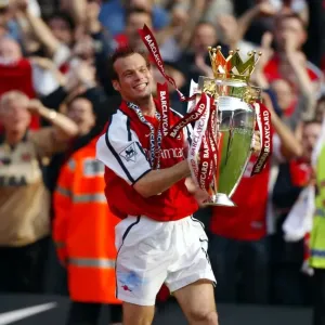 Fredrik Ljungberg Celebrates with the FA Barclaycard Premiership Trophy Print Fredrik Ljungberg Celebrates with the FA Barclaycard Premiership Trophy Print