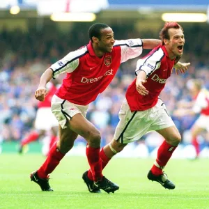 Fredrik Ljungberg celebrates scoring the 2nd Arsenal goal with Thierry Henry