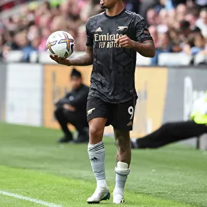 Gabriel Jesus in Action: Arsenal's Striker Shines Against Brentford in the Premier League 2022-23