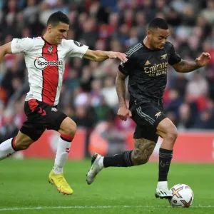 Gabriel Jesus Breaks Past Southampton's Mo Elyounoussi: Arsenal vs Southampton, Premier League 2022-23