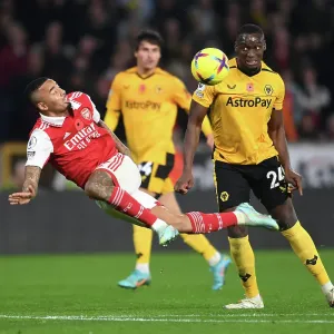 Gabriel Jesus vs. Toti: Intense Clash between Wolverhampton Wanderers and Arsenal FC in the Premier League