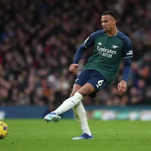 Gabriel Magalhaes in Action: Arsenal's Defensive Masterclass vs. Fulham (2023-24) Gabriel Magalhaes in Action: Arsenal's Defensive Masterclass vs. Fulham (2023-24)