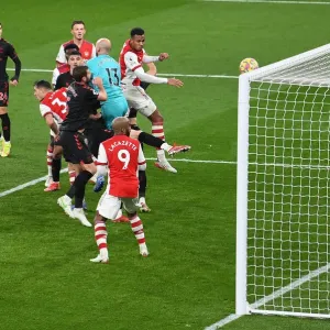 Gabriel Magalhaes Scores the Third Goal: Arsenal's Triumph over Southampton (December 2021)