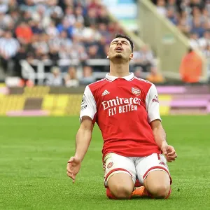 Gabriel Martinelli's Heart-wrenching Reaction as Arsenal Hit the Bar Against Newcastle United