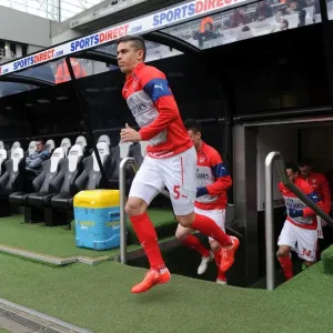 Gabriel Readies for Newcastle-Arsenal Clash in Premier League (2015)