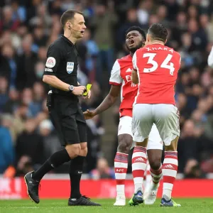 Gabriel's Red Card: Dramatic Turning Point in Arsenal vs Manchester City