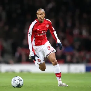 Gael Clichy in Action: Arsenal's 1-0 Victory over Dynamo Kiev in UEFA Champions League Group G at Emirates Stadium (November 25, 2008)