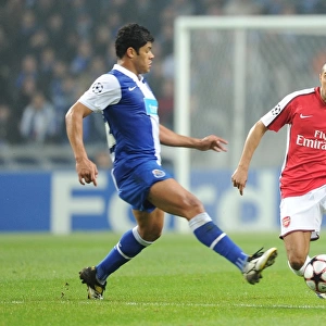 Gael Clichy (Arsenal) Hulk (Porto). FC Porto 2: 1 Arsenal, UEFA Champions League