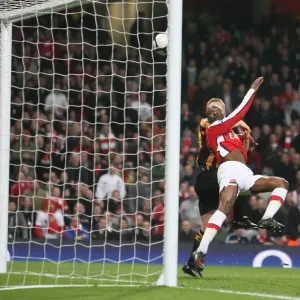 Gallas's Soaring FA Cup Goal: Arsenal's 2-1 Victory Over Hull City Gallas's Soaring FA Cup Goal: Arsenal's 2-1 Victory Over Hull City