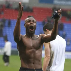 Gallas's Triumph: Arsenal Edge Past Bolton 3-2 Gallas's Triumph: Arsenal Edge Past Bolton 3-2