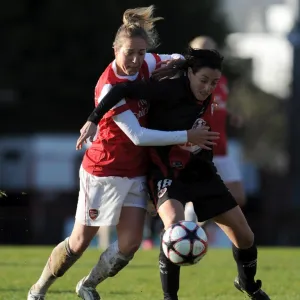 Gemma Davison (Arsenal) Ana Rubio (Rayo). Arsenal Ladies 4: 1 Rayo Vallecano