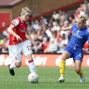 Gemma Davison (Arsenal) Katie Holtham (Leeds)