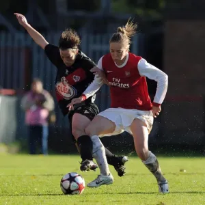 Gemma Davison (Arsenal) Sonia Vesga (Rayo). Arsenal Ladies 4: 1 Rayo Vallecano Gemma Davison (Arsenal) Sonia Vesga (Rayo). Arsenal Ladies 4: 1 Rayo Vallecano