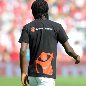 Gervinho (Arsenal) in a Save the Children t shirt. Arsenal 1: 1 New York Red Bulls
