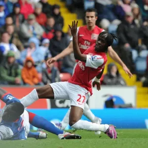 Gervinho scores Arsenals 1st goal under pressure from Chris Samba (Blackburn) Gervinho scores Arsenals 1st goal under pressure from Chris Samba (Blackburn)