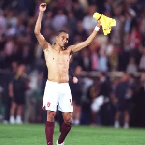 Gilberto (Arsenal) celebrates at the end of the match. Villarreal 0: 0 Arsenal Gilberto (Arsenal) celebrates at the end of the match. Villarreal 0: 0 Arsenal