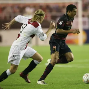 Gilberto (Arsenal) Chrisitan Poulsen (Seville) Gilberto (Arsenal) Chrisitan Poulsen (Seville)