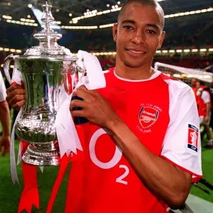 Gilberto (Arsenal) with the FA Cup Trophy. Arsenal 1: 0 Southampton. The F