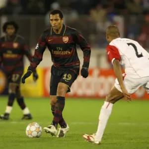 Gilberto (Arsenal) Mickael Tavares (Slavia Prague)