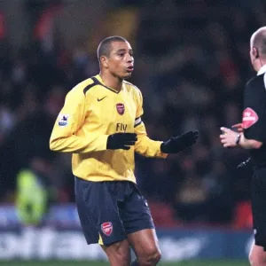 Gilberto (Arsenal) with referee A Gilberto (Arsenal) with referee A