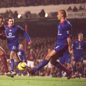 Gilberto (Arsenal) Wes Brown (Man Utd). Arsenal 0: 0 Manchester United