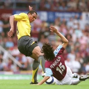 Gilberto (Arsenal) Yossi Benayoun (West Ham). West Ham United 0: 0 Arsenal