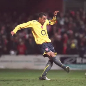 Gilberto scores for Arsenal during the penalty shoot out