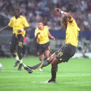 Gilberto Scores First Arsenal Goal in Champions League: Penalty Past Wachter (Hamburg 1-2 Arsenal)