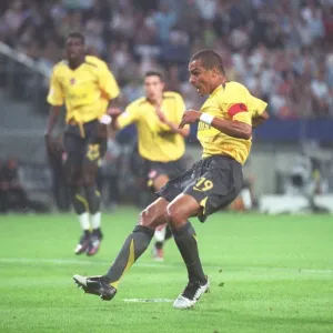 Gilberto shoots past substitute goalkeeper Stefan Wachter to score the 1st Arsenal goal