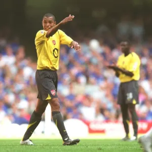 Gilberto's Defiant Stand: Arsenal vs. Chelsea, FA Community Shield 2005