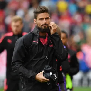 Giroud on the Bench: Arsenal's Readiness for Stoke City Showdown (2017-18)