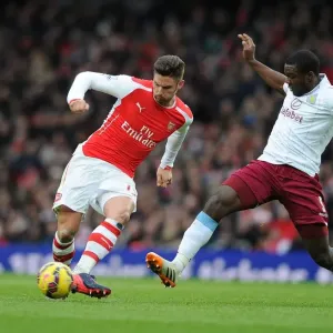 Giroud Outmaneuvers Okore: Arsenal vs Aston Villa, Premier League 2014-15