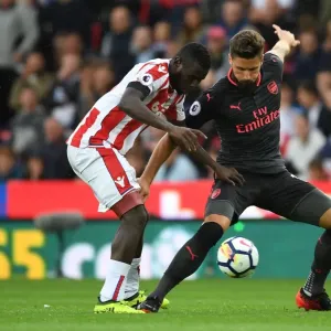 Giroud vs Diouf: A Battle at Bet365 Stadium - Stoke City vs Arsenal, Premier League 2017-18 Giroud vs Diouf: A Battle at Bet365 Stadium - Stoke City vs Arsenal, Premier League 2017-18