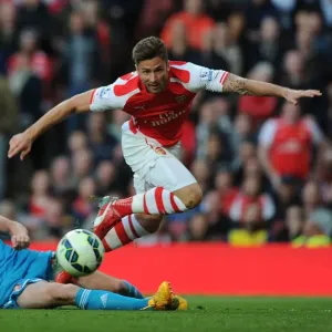 Giroud vs. O'Shea: A Fight for Possession in the Intense Arsenal vs. Sunderland Premier League Clash (2014-15) Giroud vs. O'Shea: A Fight for Possession in the Intense Arsenal vs. Sunderland Premier League Clash (2014-15)