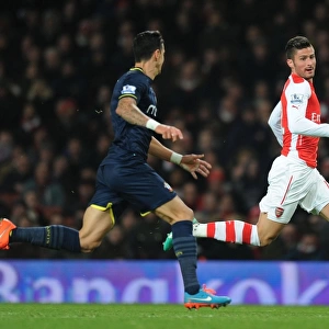 Giroud's Determined Run: Arsenal vs Southampton, Premier League 2014-15