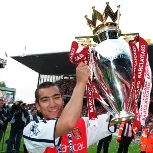 Govanni van Bonckorst (Arsenal) lifts the F. A. Barclaycard Premiership Trophy