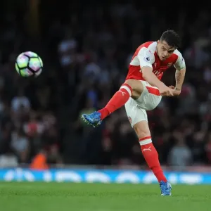 Granit Xhaka in Action: Arsenal vs Sunderland, Premier League 2016-17